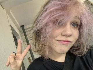 cam girl playing with dildo NieshaBendas