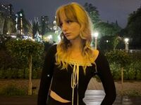 naughty camgirl masturbating with vibrator RoseBlakame