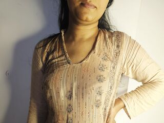 teaser cam RubbynaKhan