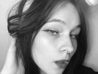 chat with cam SarinaToller