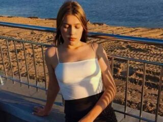 naked camgirl masturbating with vibrator SuziBarringer