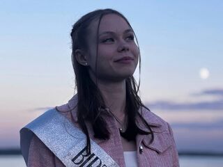 beautiful camgirl TraciGirbach