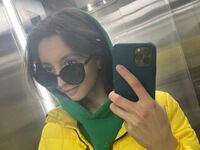 cam girl playing with vibrator ViolettPallmer