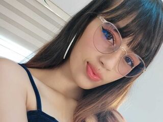 girl fingering bald pussy YiyisMarthin