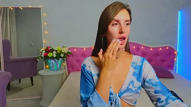 Ariana_Petite