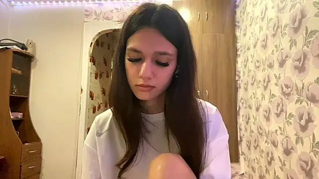 Emma_Shy_but_Shine