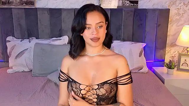 LiaHilton2