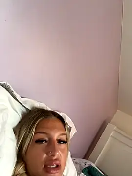 hornyblondy28